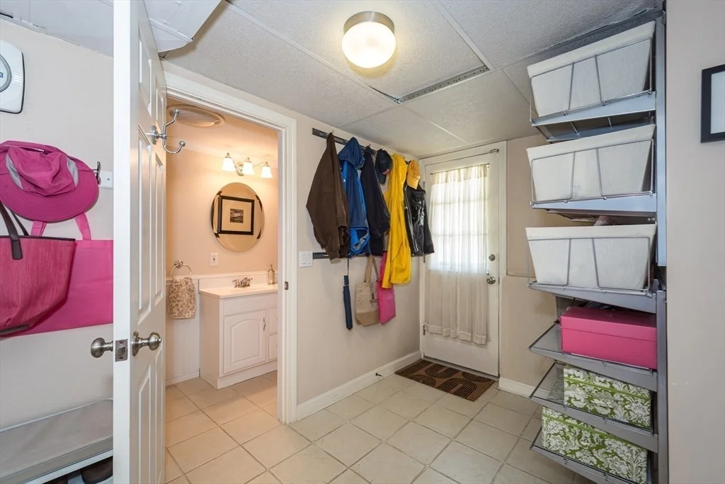 Photo of 9 Riverbend Dr