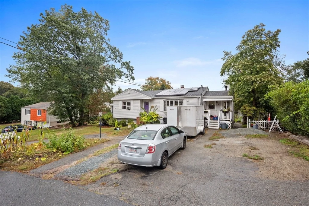 Photo of 18 Sterling Ave
