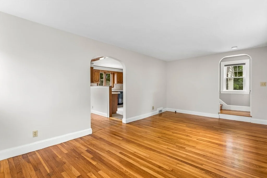 Photo of 862 Pleasant Street