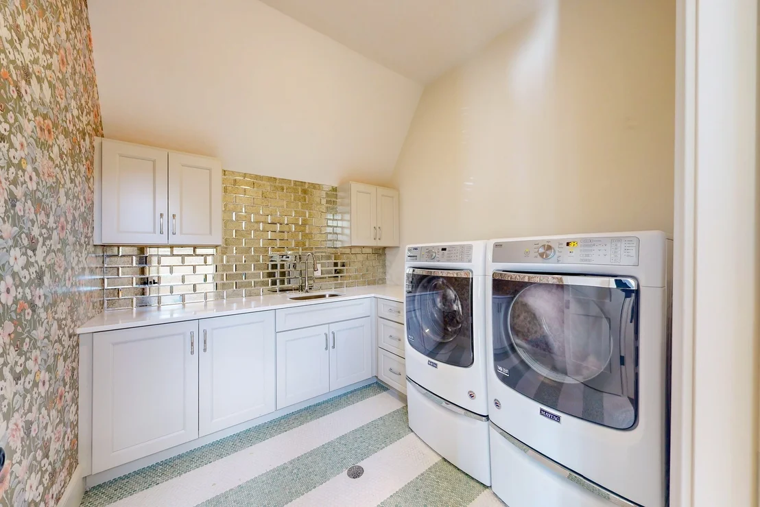 Photo of 370 Grove St