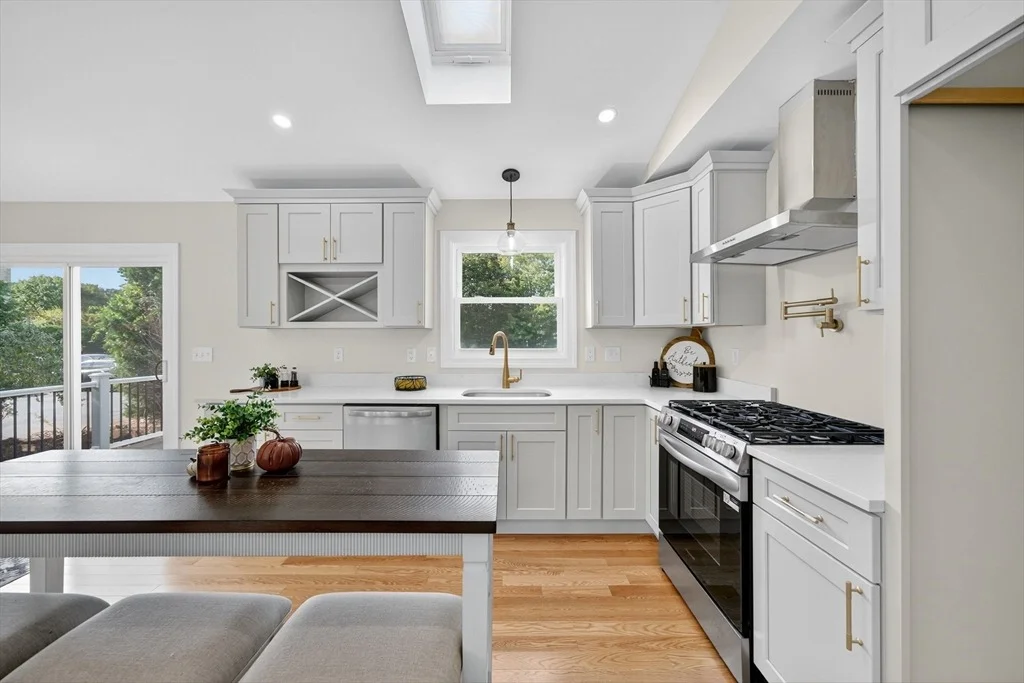 Photo of 48 Valley View Dr