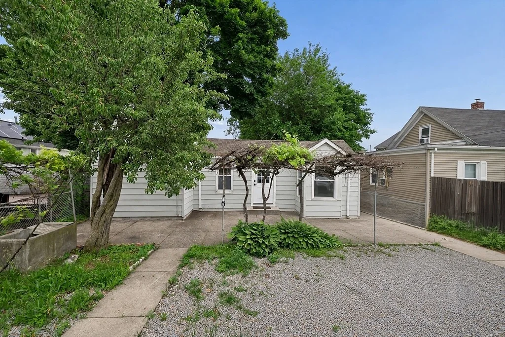 Photo of 370 Pleasant St