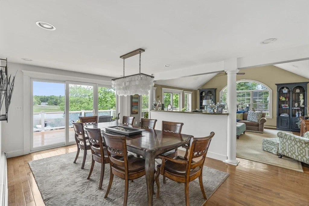Photo of 102 Riverside Circle