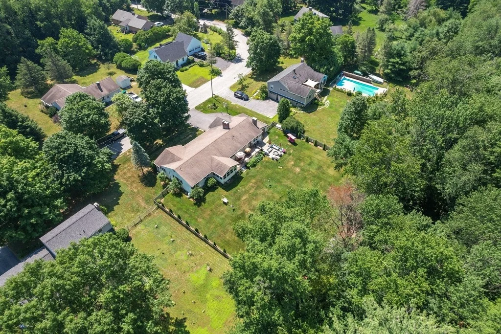 Photo of 16 Burbank Lane
