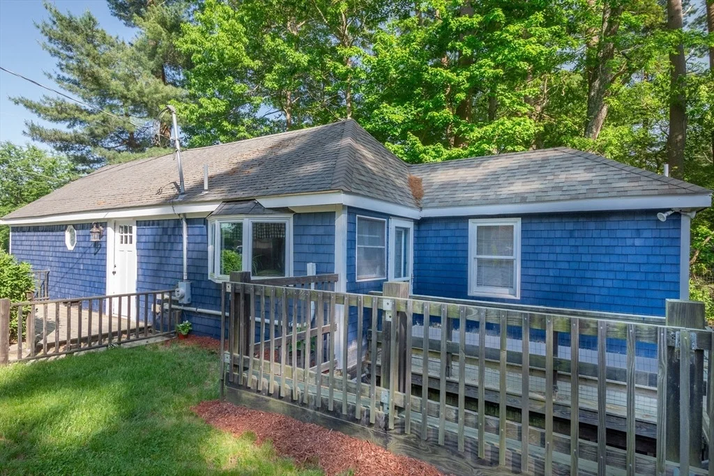 Photo of 254 Lakeside Road