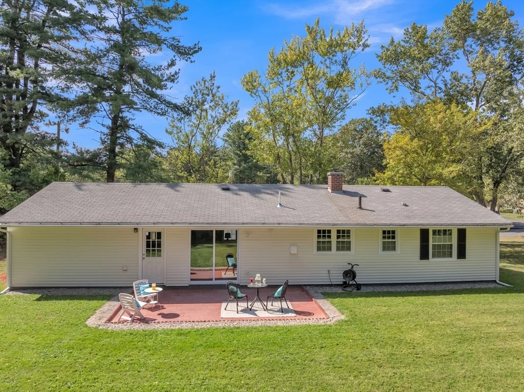 Photo of 33 Ruthellen Rd