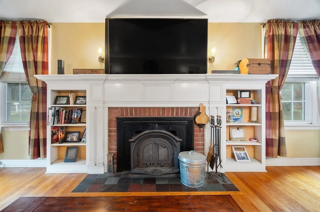 Photo of 1261 Putnam Pike