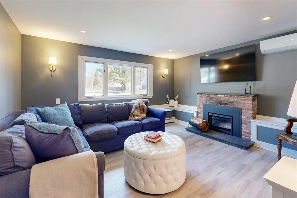 Photo of 25 Longmeadow Rd