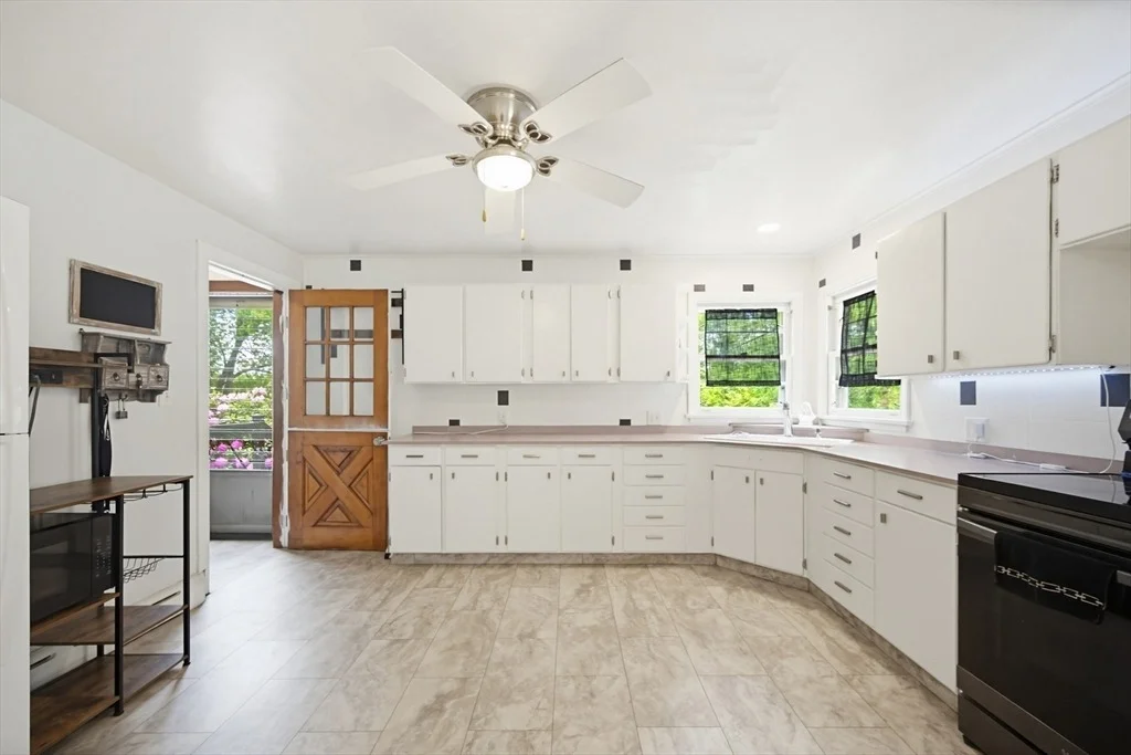 Photo of 101 Edgewater Dr