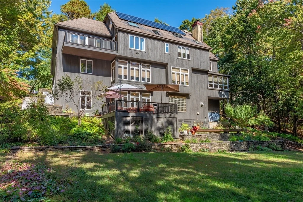 Photo of 100 Larkspur Dr