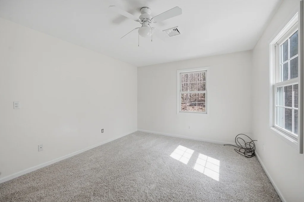 Photo of 1048 Main Rd