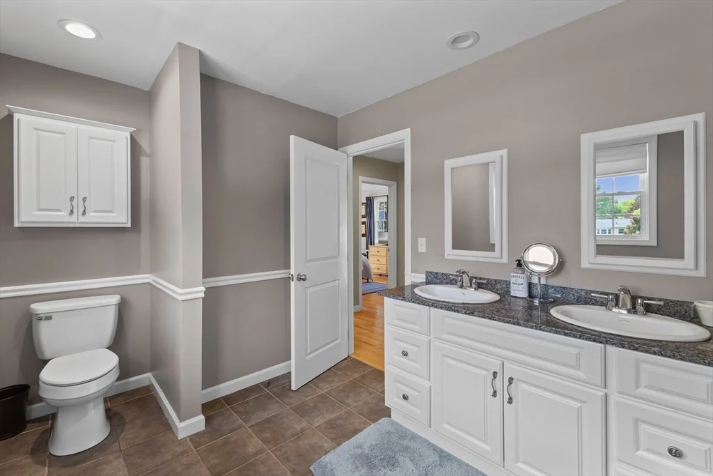 Photo of 7 Eaton Dr