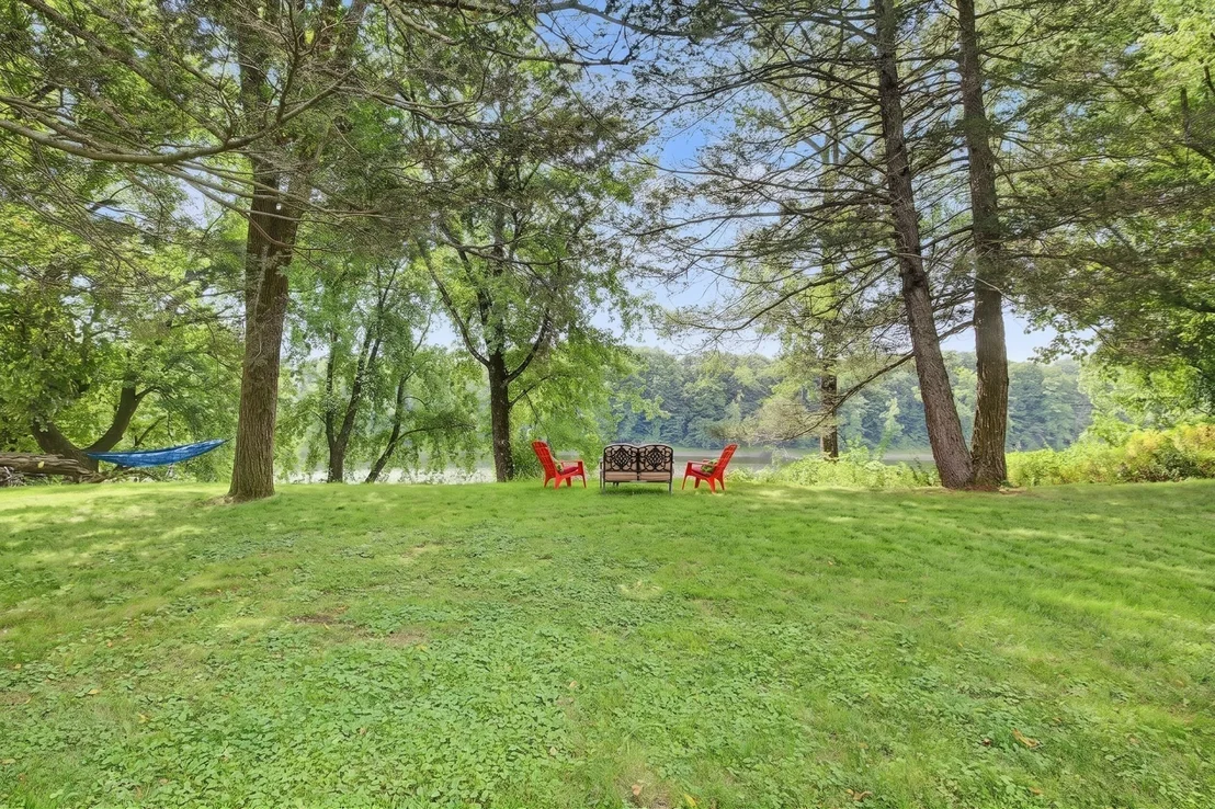 Photo of 293 Meadow Rd
