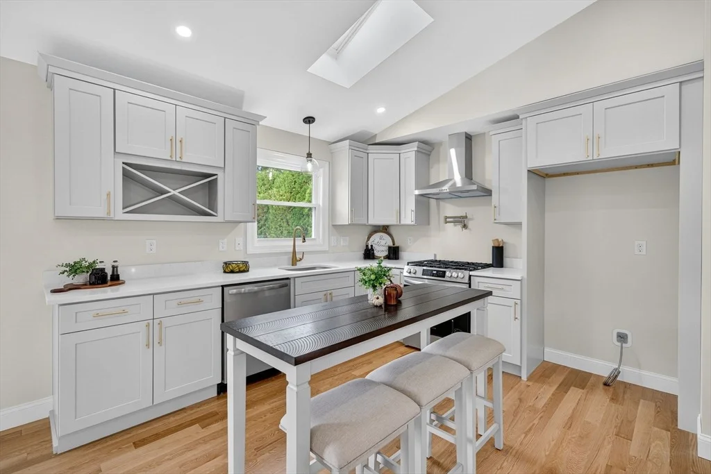 Photo of 48 Valley View Dr