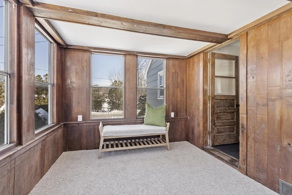 Photo of 6 Meadowbrook Dr
