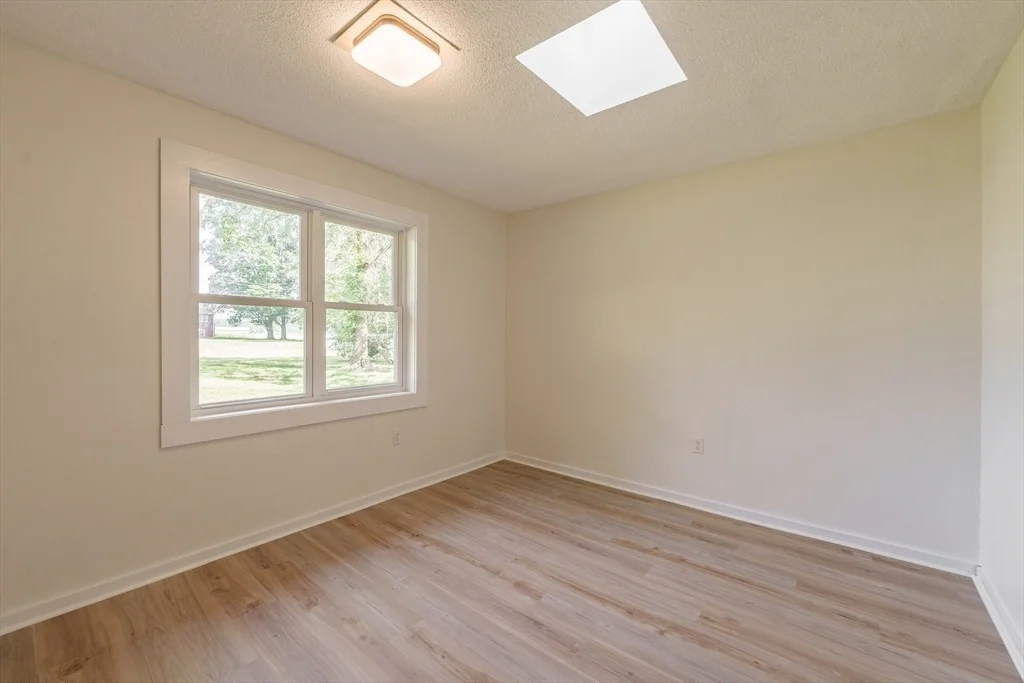 Photo of 499 Hadley Rd