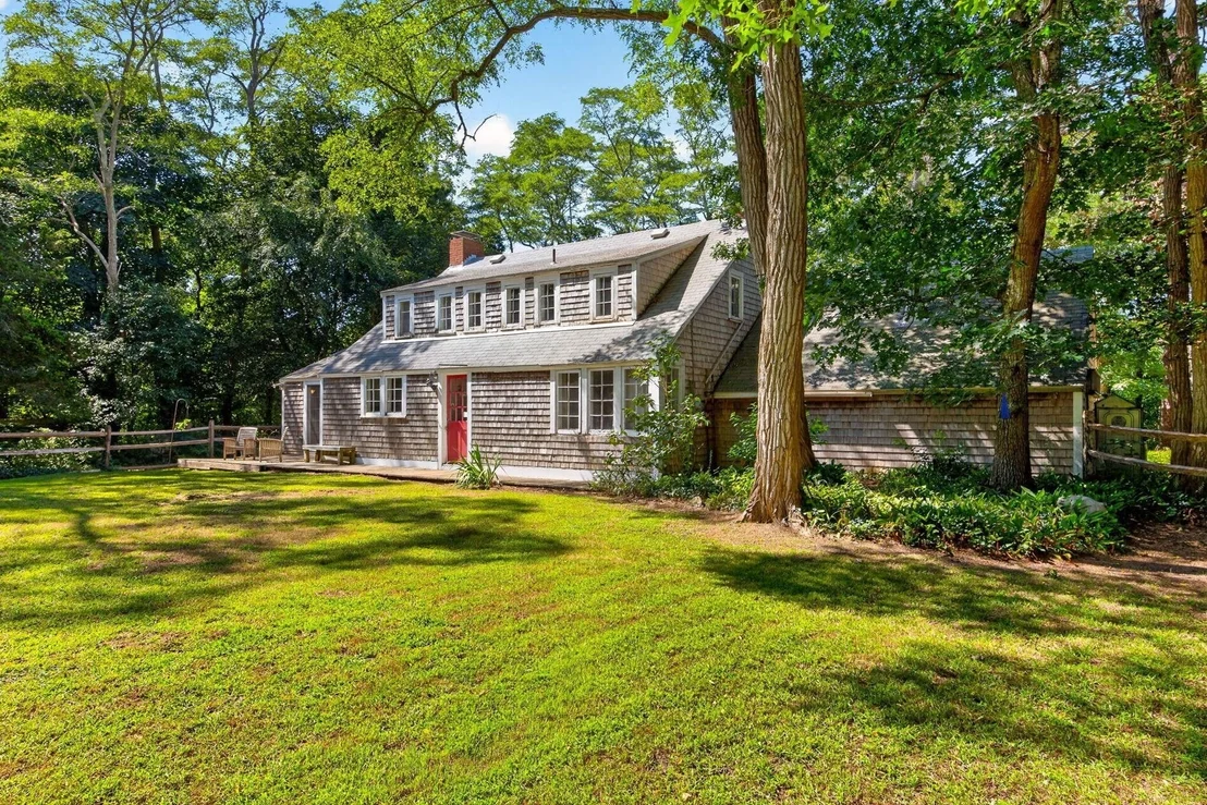 Photo of 7 Carmen Ln