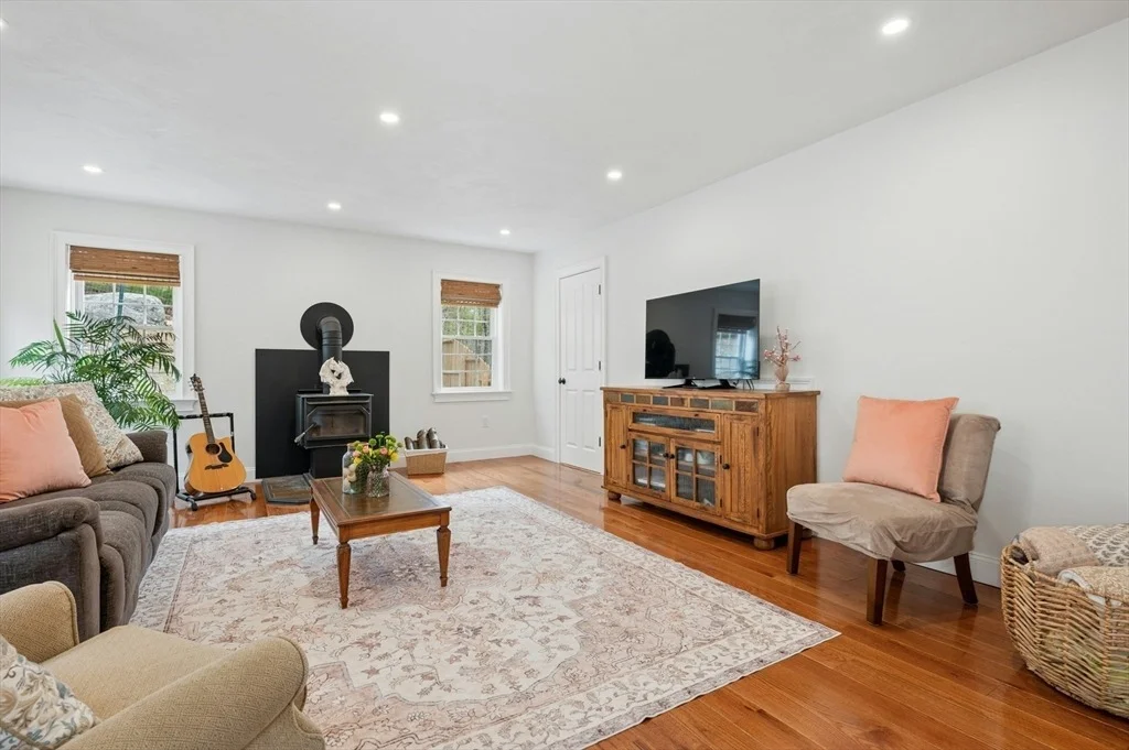 Photo of 171 Whitins Rd