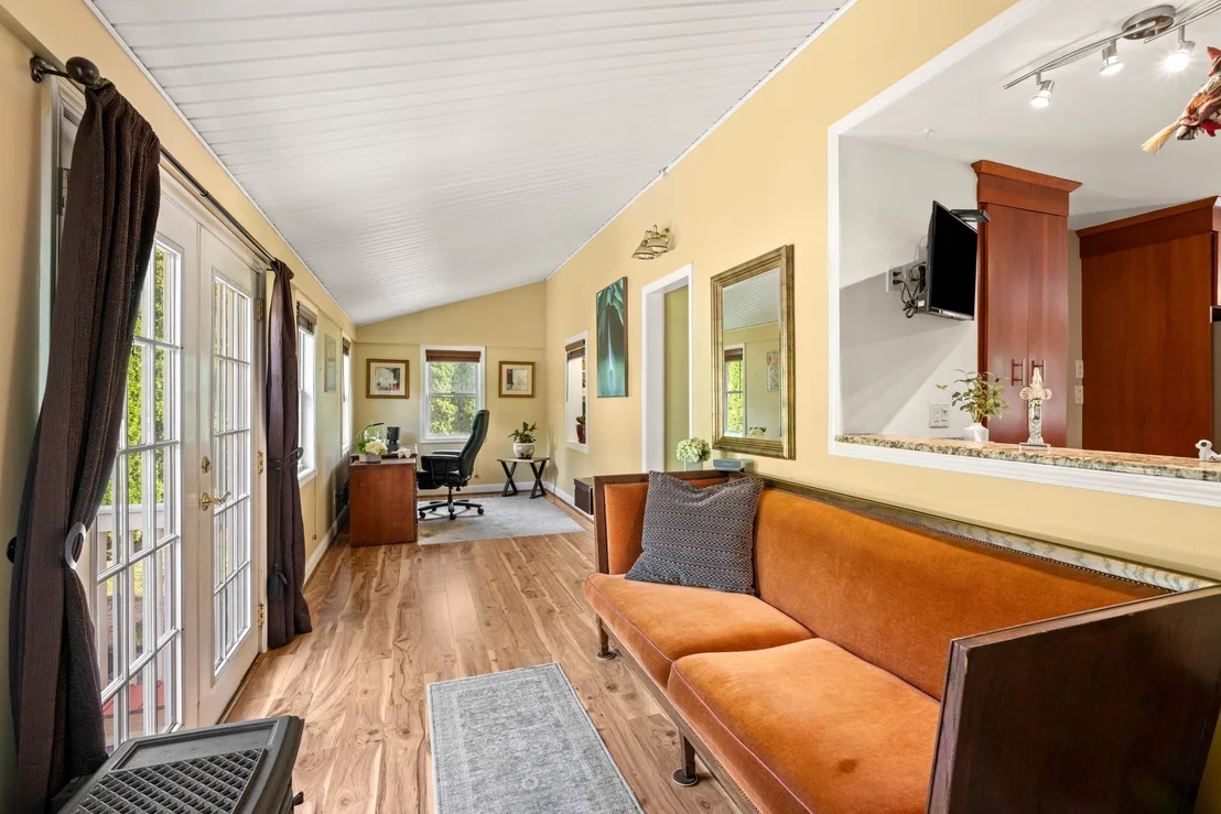 Photo of 52 Thornton Ave