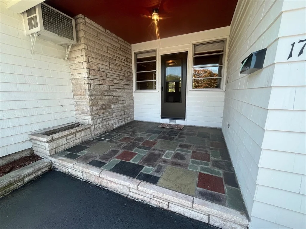 Photo of 17 Silver St Ext