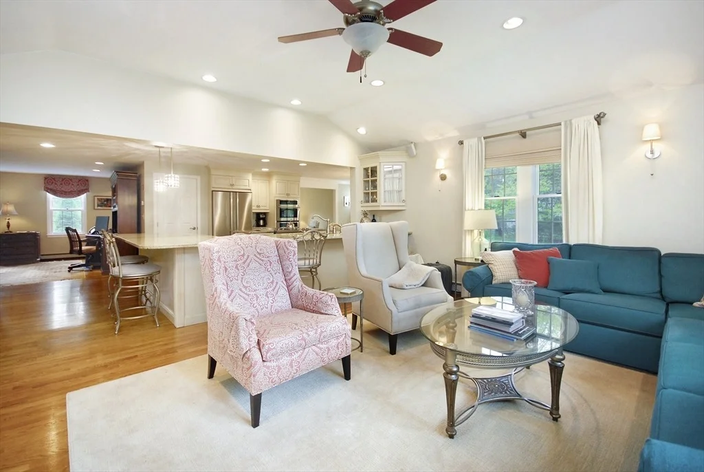 Photo of 2 Blackthorne Cir