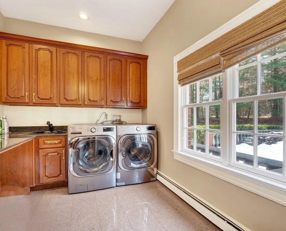 Photo of 451 Wellesley St
