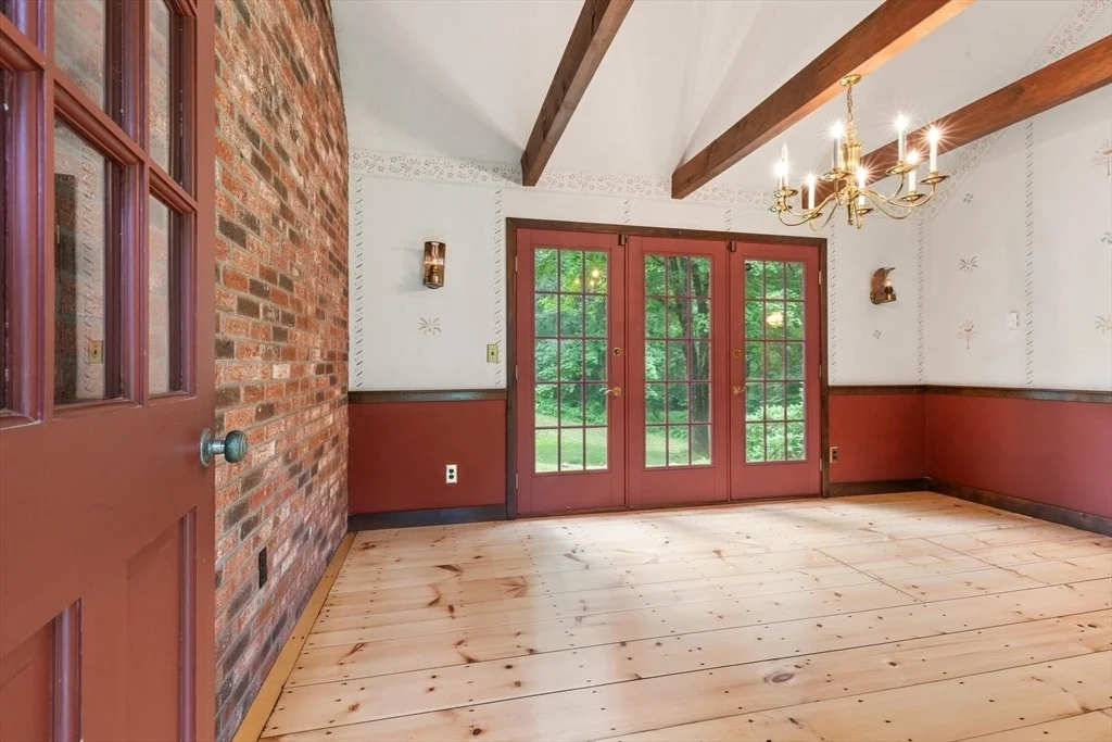 Photo of 653 Townsend Road