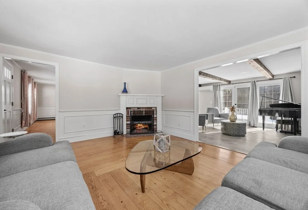 Photo of 935 King St