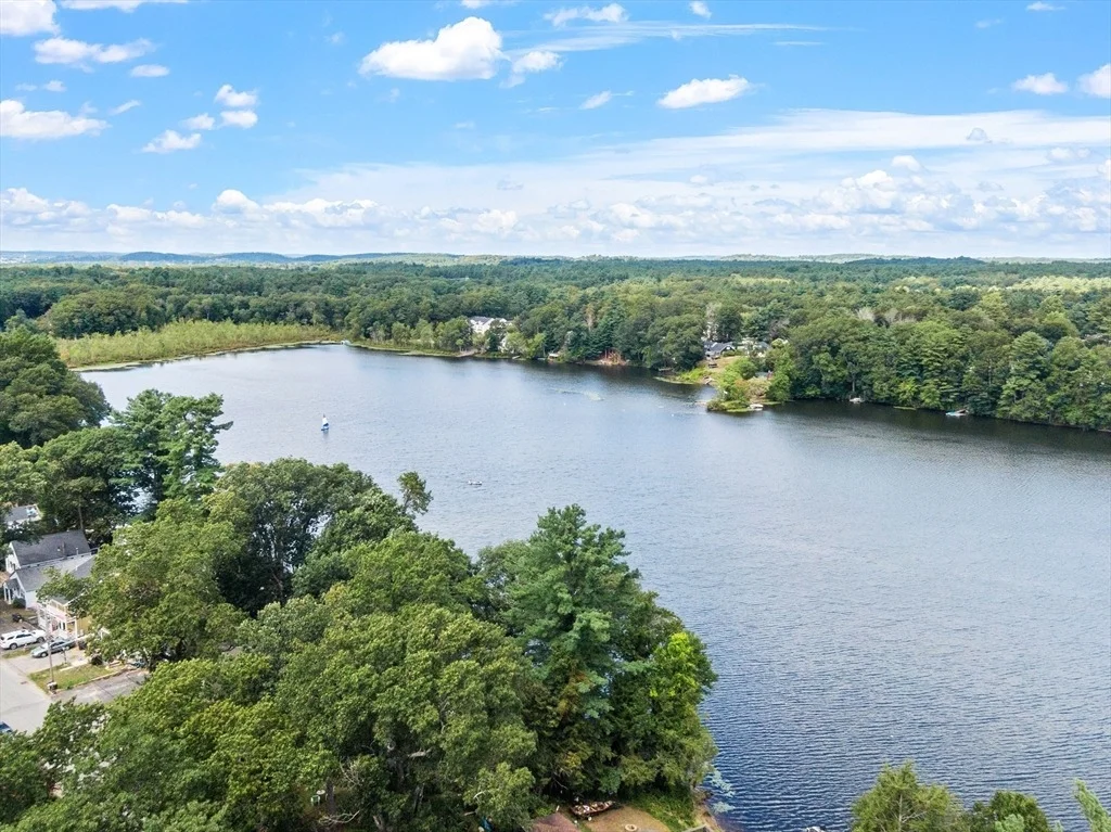 Photo of 91 Lakeshore Drive