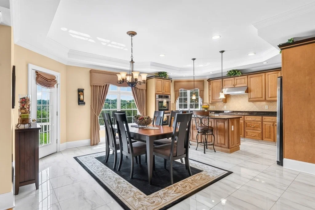 Photo of 385 Scott Rd