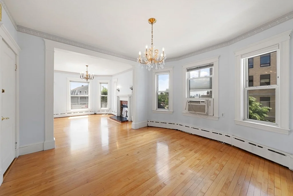 Photo of 562 Broadway