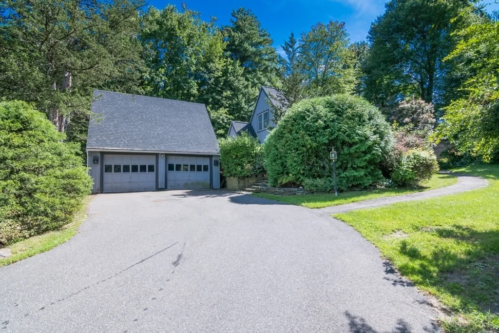 Photo of 97 Crossbrook Ave