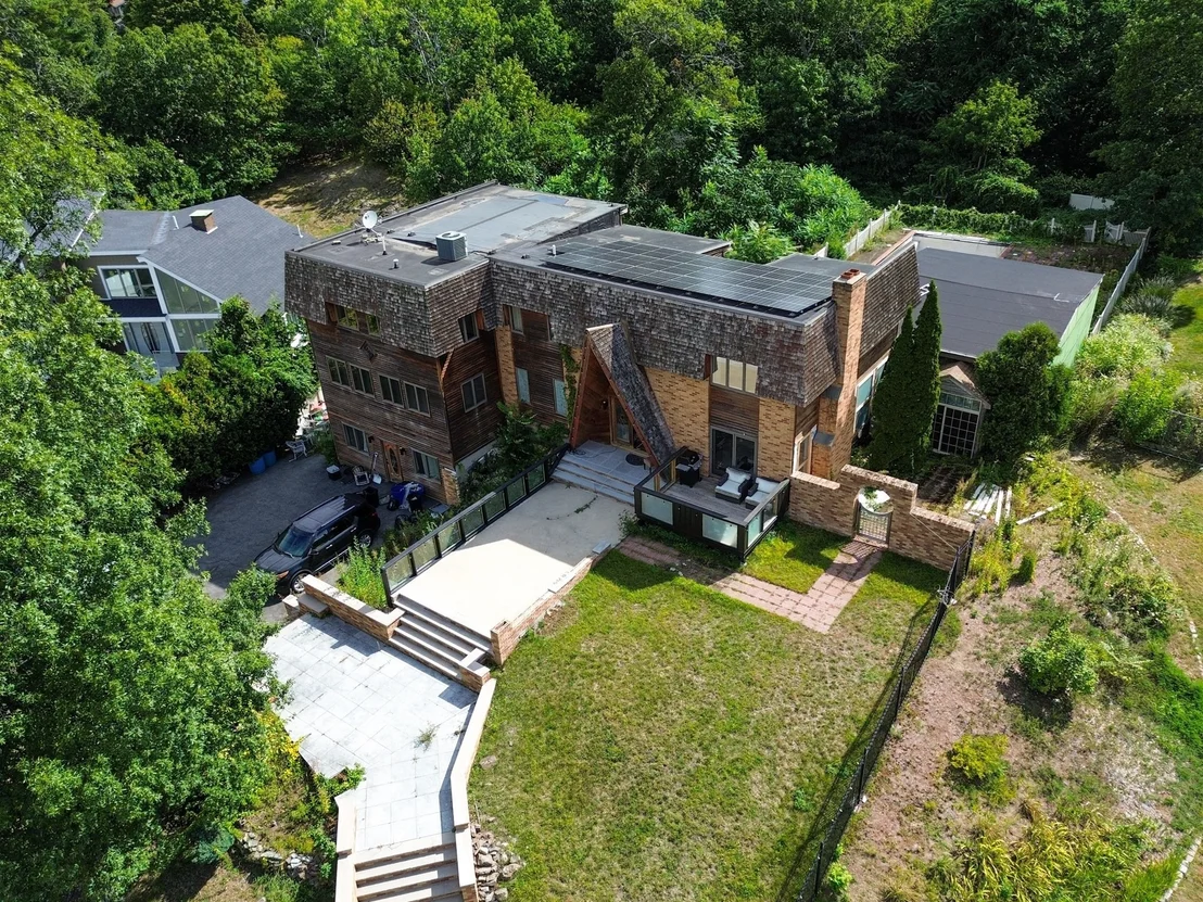 Photo of 12 Oakridge Dr