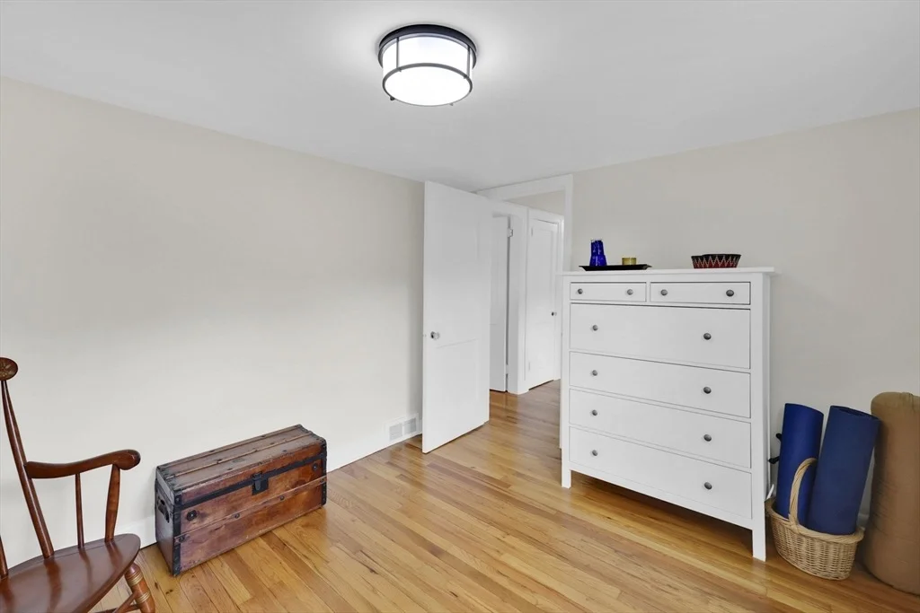 Photo of 378 Roosevelt Ave