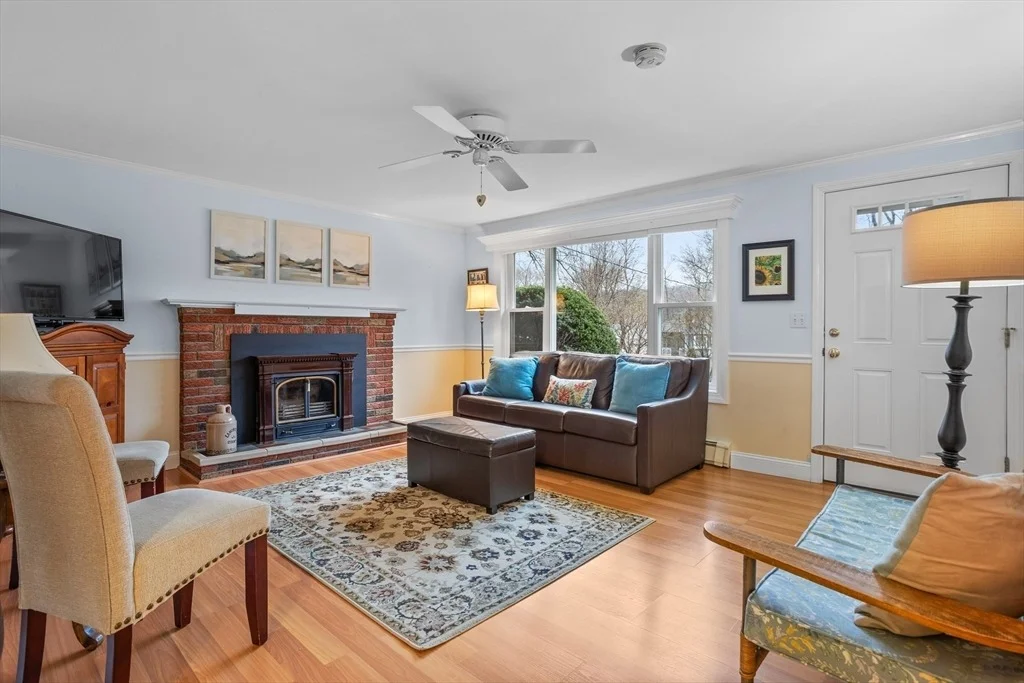 Photo of 44 Beach Point Rd