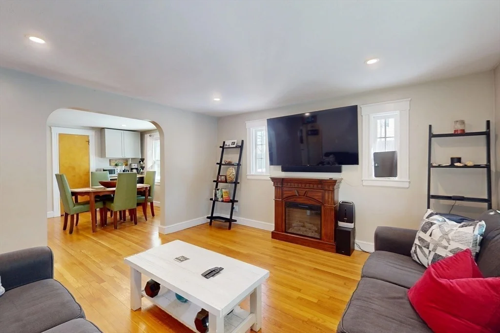 Photo of 1393 Trapelo Road