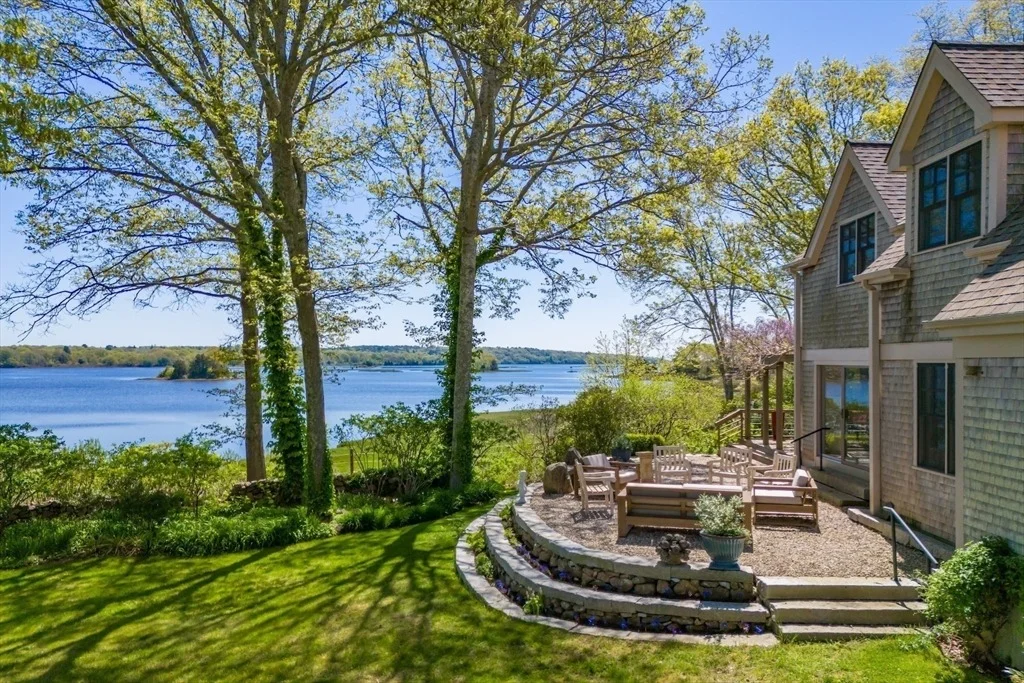 Photo of 246 River Road