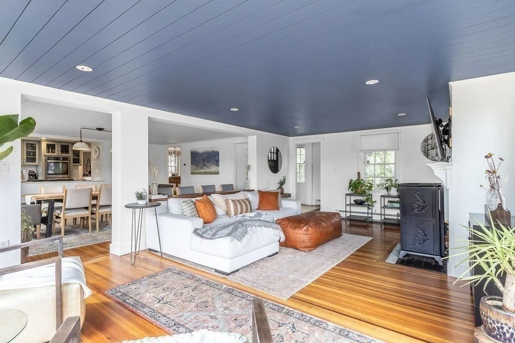 Photo of 261 Salem End Rd