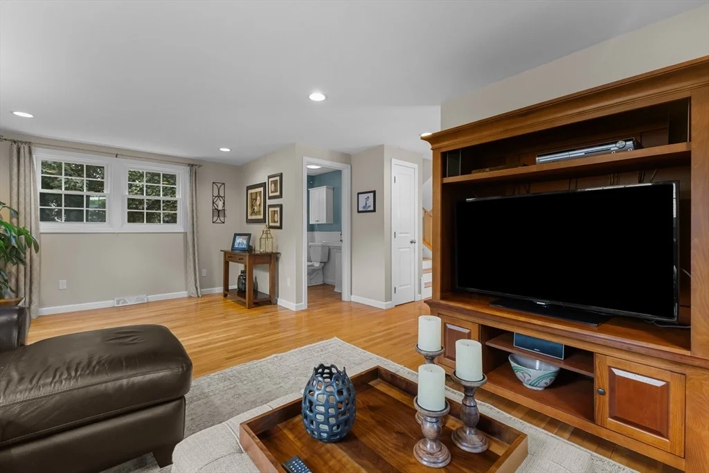 Photo of 7 Eaton Dr