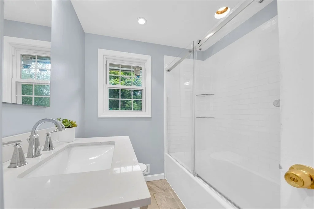 Photo of 1 Howe St