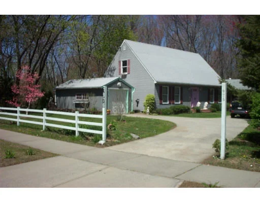 Photo of 1976 Wilbraham Rd