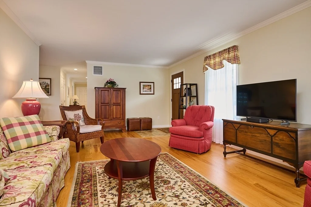 Photo of 420 Hadley Rd