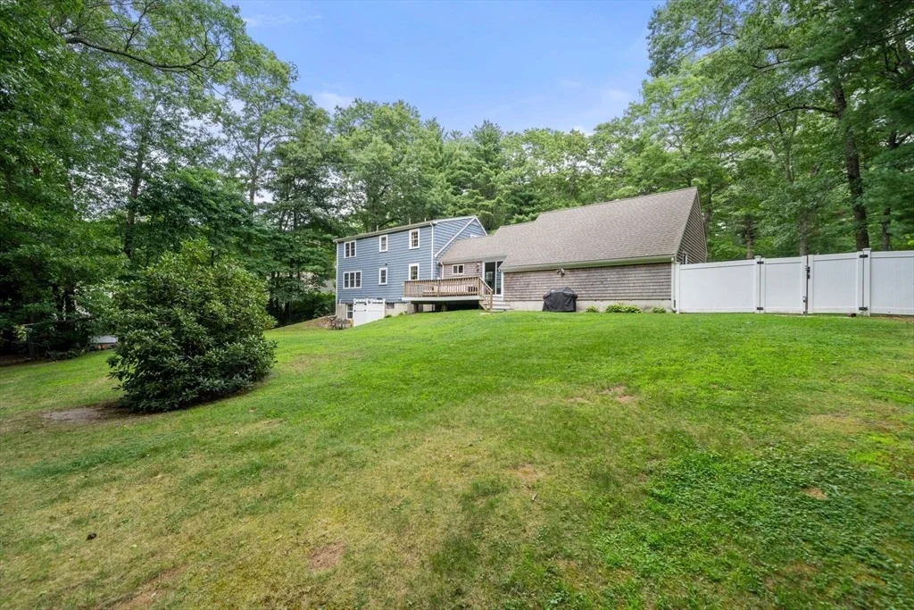 Photo of 595 Forest St