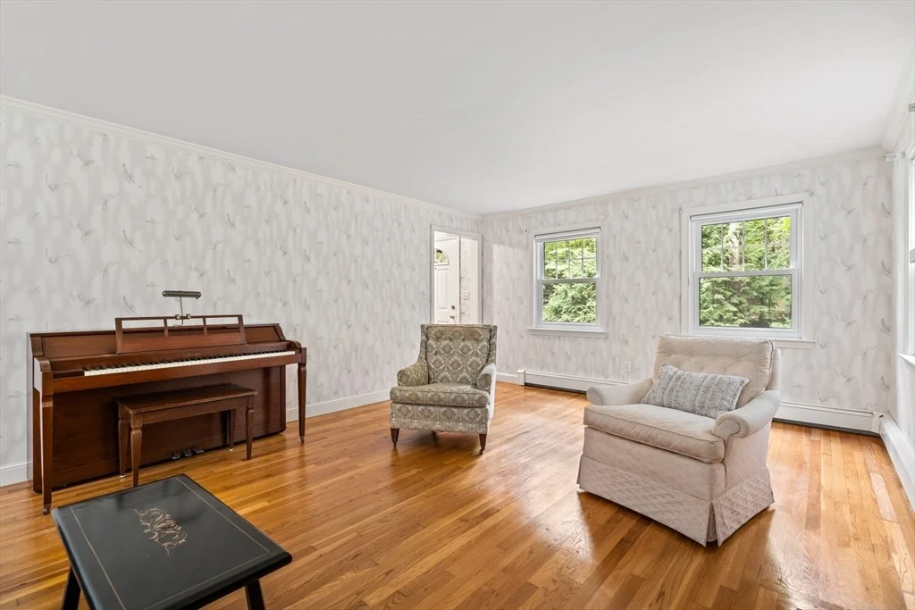 Photo of 83 Hemlock Park Dr