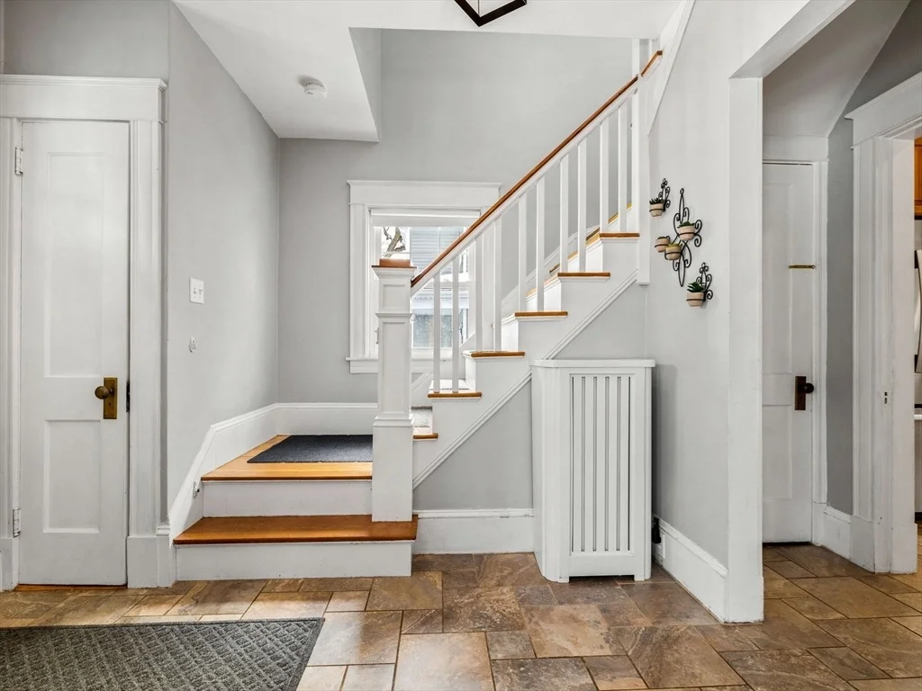 Photo of 371 Mount Vernon St