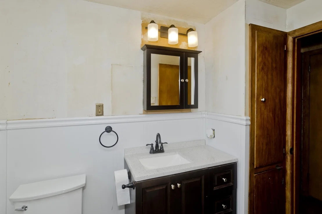Photo of 956 Granby Rd