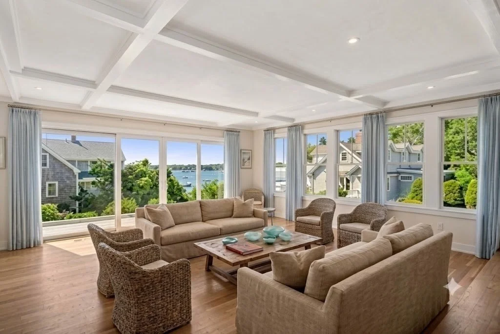 Photo of 10 Naugus Ave