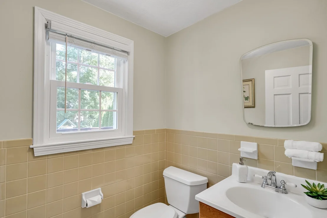 Photo of 8 Barry Dr