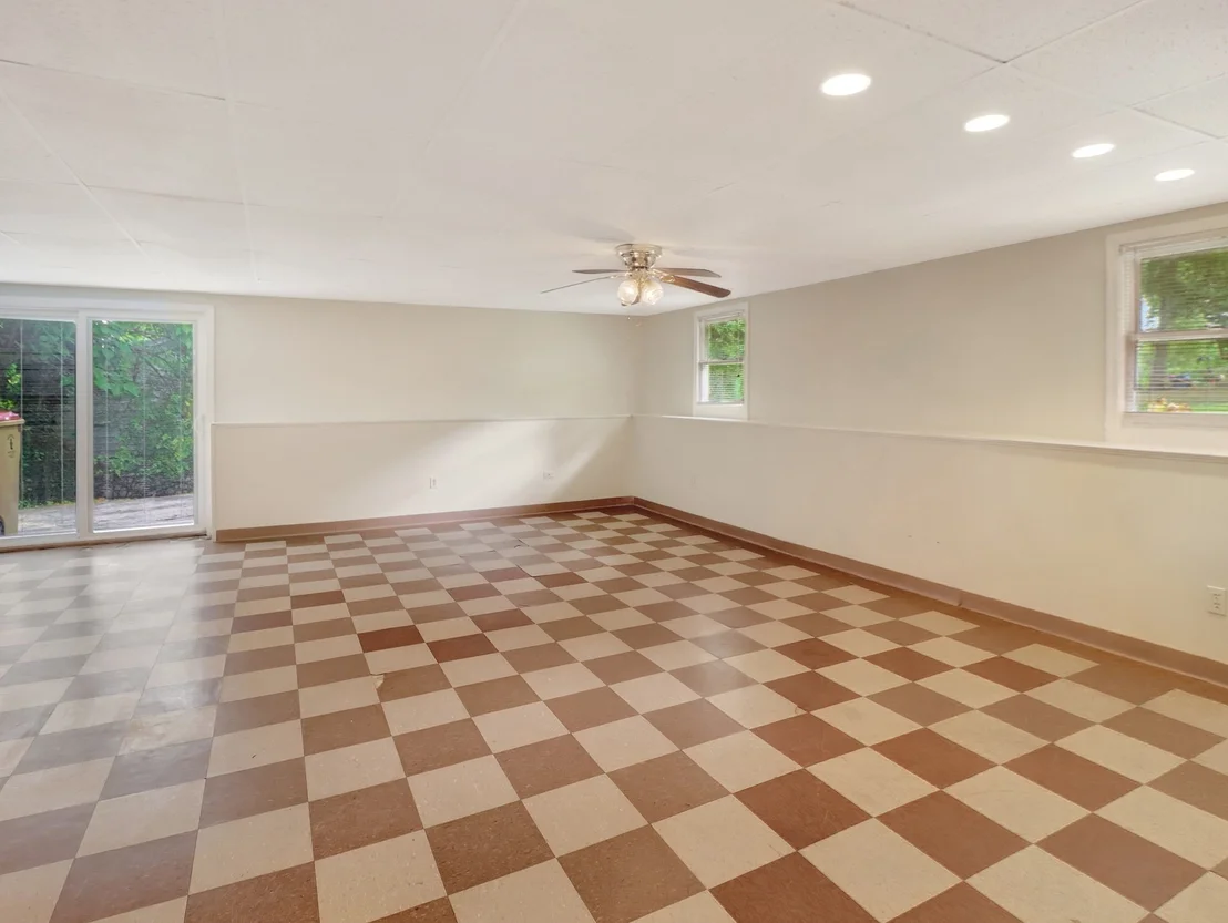Photo of 16 Andrew Avenue