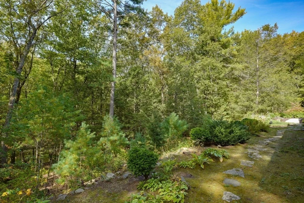Photo of 18 Bay Path Dr